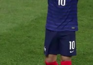 姆巴佩意外战胜中国队，出色防守引爆全场！