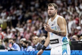 东契奇在西班牙队比赛中夺冠，战术调整引发热议！