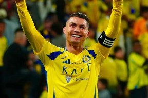 包含C罗重要时刻表现优异，TL带队取胜！的词条